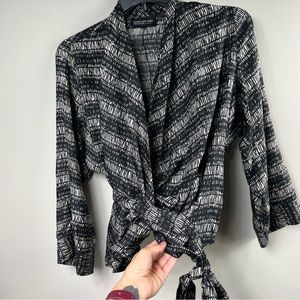 Jones New York Collection 100% silk woman long sleeve wrap style blouse Sz 14W